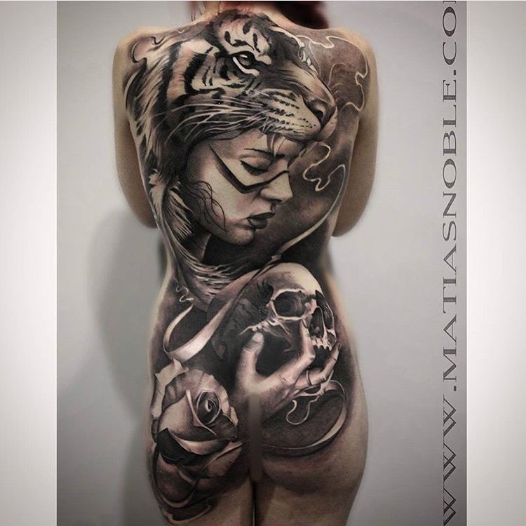 Stunning Female Back Tattoos: Inspiration & Ideas