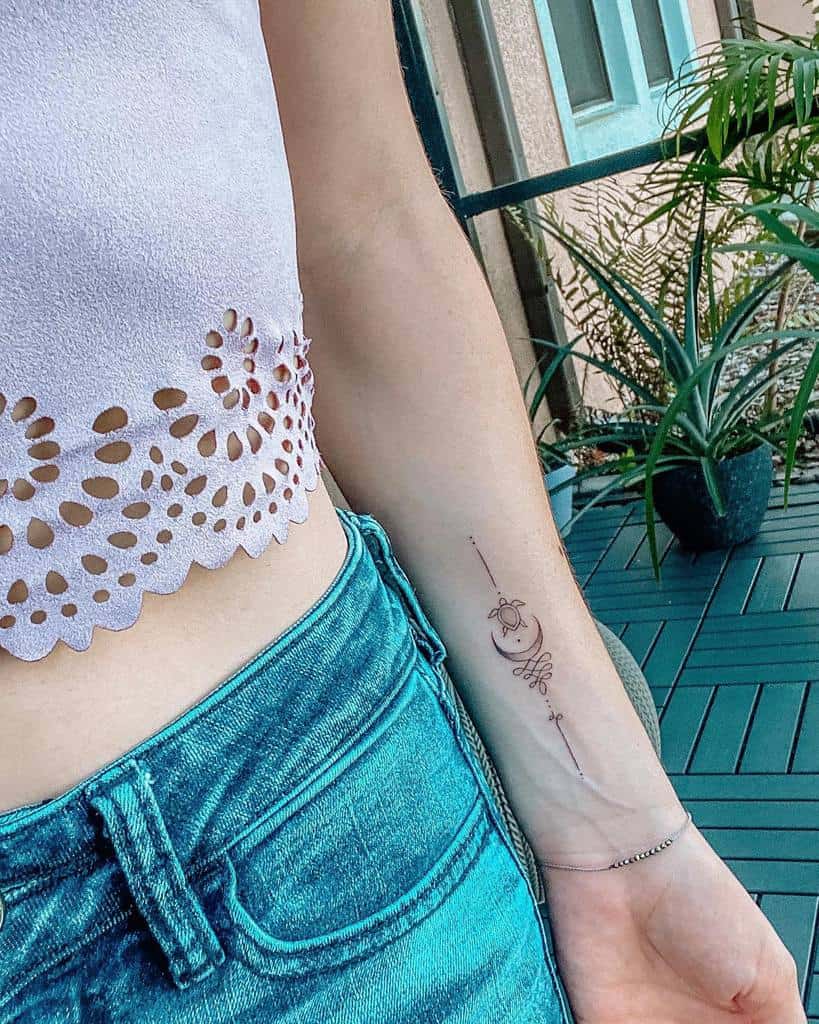 Chic Ladies Tattoo Ideas for Self-Expression & Style